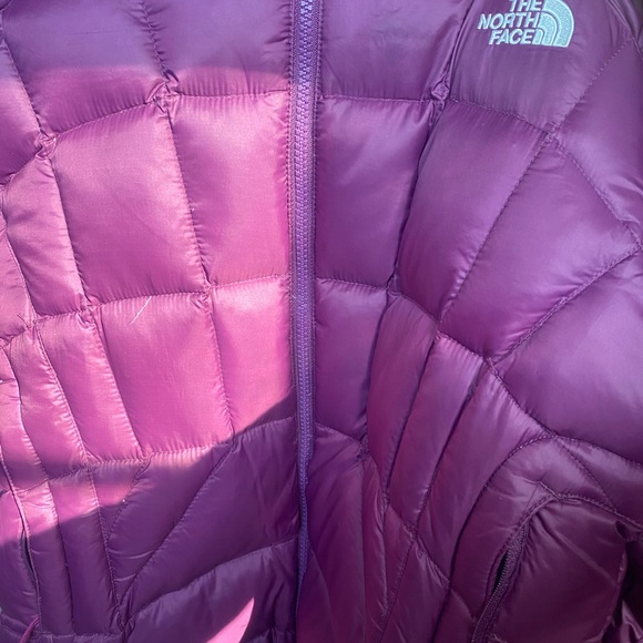 North face purple puffy jacket - Picture 4 of 4